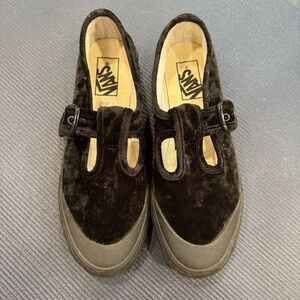 Vans Womens Black Mary Jane’s Style 93 Crushed Velvet Shoes Size 8